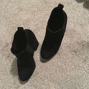 Forever 21 black, chunky heel suede booties